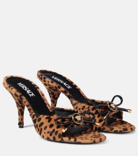 Leopard Opera Bow 95 shearling mules - Versace - Modalova