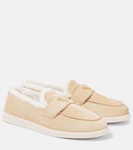 Loafers aus Veloursleder mit Shearling - Prada - Modalova