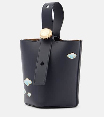 Pebble Mini leather bucket bag - Loewe - Modalova