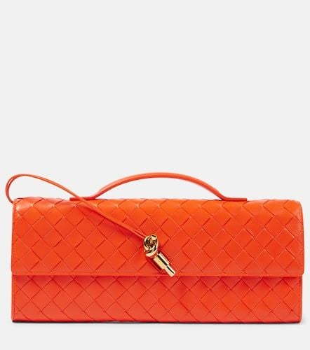 Andiamo Intrecciato leather clutch - Bottega Veneta - Modalova