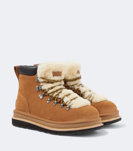 X UGG - Stivaletti in suede e shearling - Sacai - Modalova