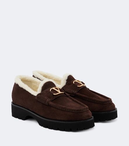 VLogo shearling-trimmed suede platform loafers - Valentino Garavani - Modalova