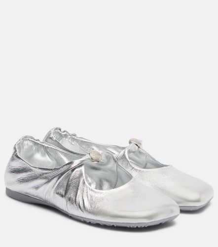 Pebble Soft metallic leather Mary Jane flats - Loewe - Modalova