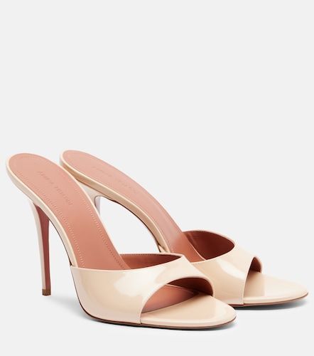 Mules Elodie 105 de charol - Amina Muaddi - Modalova