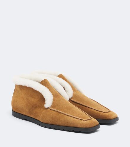 Stivaletti in suede con shearling - Toteme - Modalova