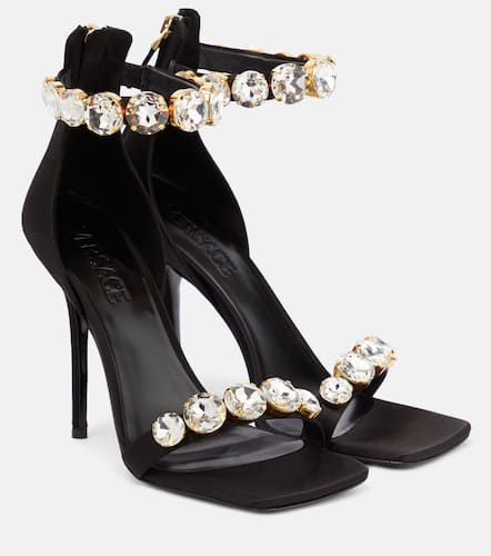Sandalias de satén con cristales - Versace - Modalova