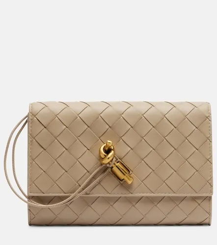 Andiamo leather pouch with strap - Bottega Veneta - Modalova