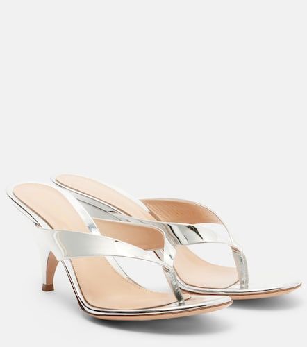Sofia mirrored leather thong sandals - Gianvito Rossi - Modalova