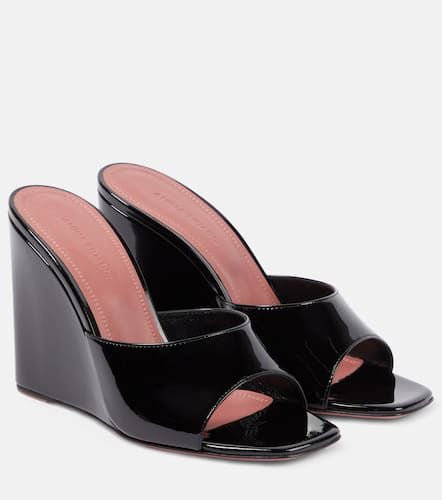 Lupita patent leather wedge mules - Amina Muaddi - Modalova