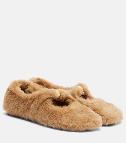 Pebble Soft shearling Mary Jane flats - Loewe - Modalova