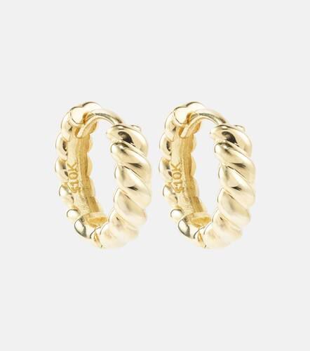 Brioche 10kt yellow hoop earrings - Stone and Strand - Modalova