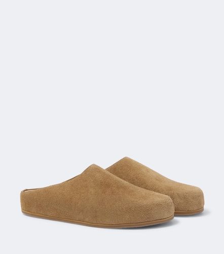 Wearing suede mules - Studio Nicholson - Modalova