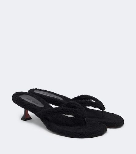 Sandalen Juliette aus Shearling - Amina Muaddi - Modalova