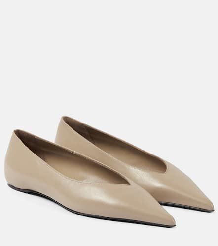 The Asymmetric leather ballet flats - Toteme - Modalova