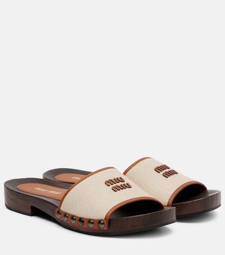 Logo leather-trimmed canvas clogs - Miu Miu - Modalova