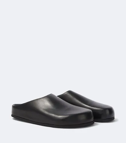 Wearing leather mules - Studio Nicholson - Modalova
