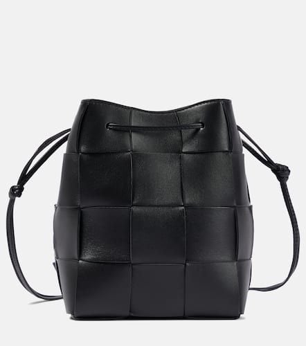 Cassette Small leather bucket bag - Bottega Veneta - Modalova