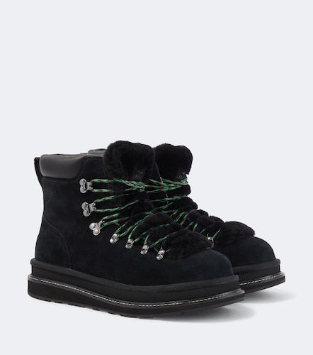 X UGG - Stivaletti in suede e shearling - Sacai - Modalova