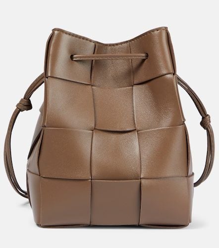 Cassette Small leather bucket bag - Bottega Veneta - Modalova