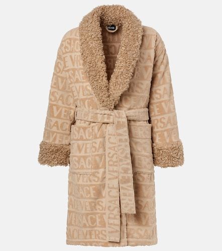 Bademantel Versace Allover aus Frottee - Versace Home - Modalova