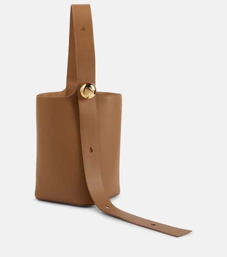 Pebble Medium leather bucket bag - Loewe - Modalova