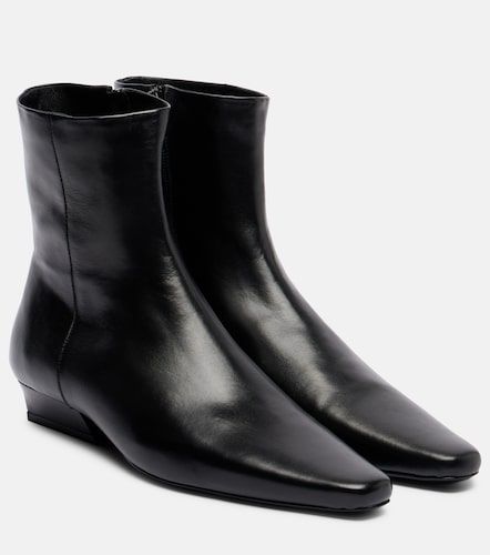 Wally Flat leather ankle boots - Staud - Modalova