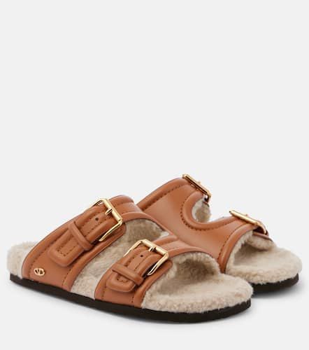 Fussfriend shearling-lined leather sandals - Valentino Garavani - Modalova