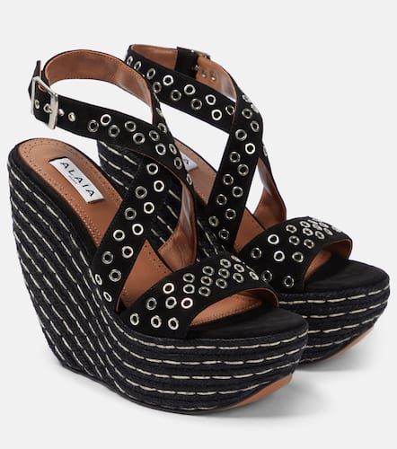 AlaÃ¯a Embellished suede wedge sandals - Alaia - Modalova