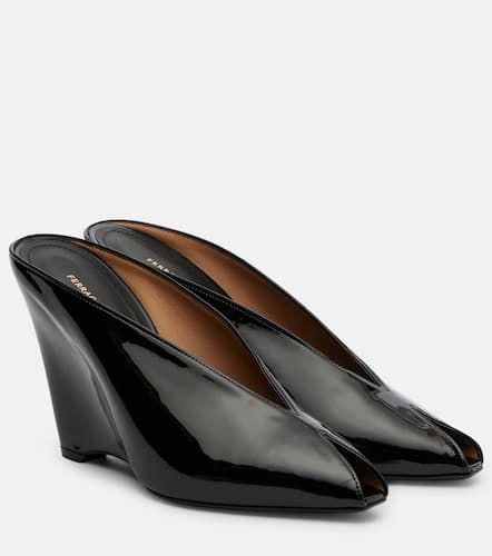Mules compensées Alicia 95 en cuir verni - Ferragamo - Modalova