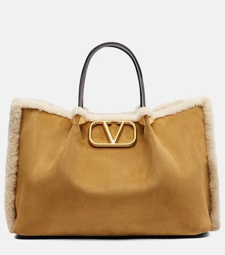 Bolso Medium de ante con VLogo - Valentino Garavani - Modalova