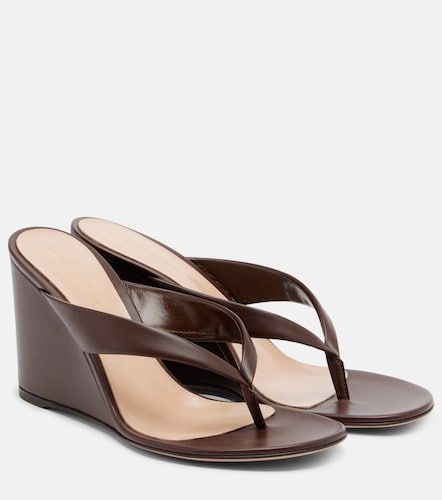 Leather wedge thong sandals - Gianvito Rossi - Modalova