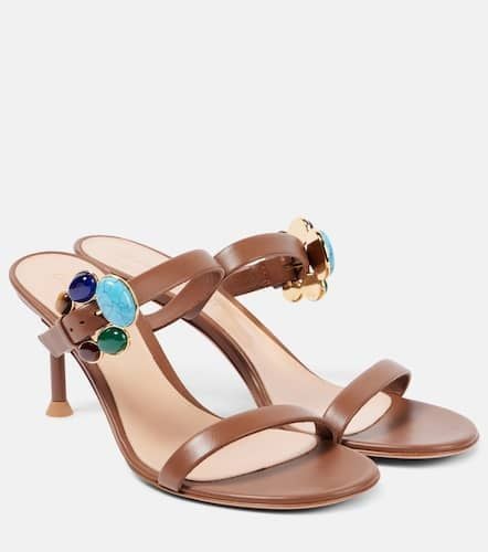 Buckle-detail leather mules - Gianvito Rossi - Modalova