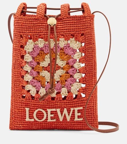 Paula's Ibiza crochet raffia pouch with strap - Loewe - Modalova