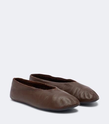 Stella shearling-trimmed leather ballet flats - The Row - Modalova