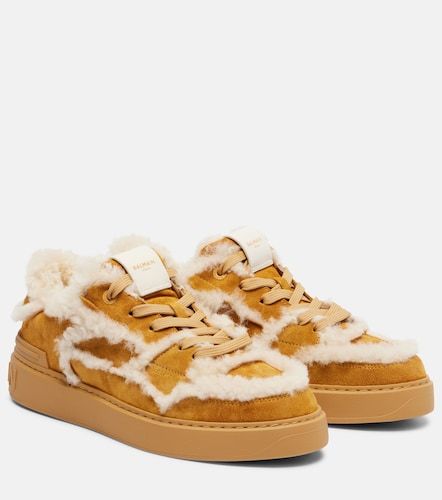 Shearling-trimmed suede sneakers - Balmain - Modalova
