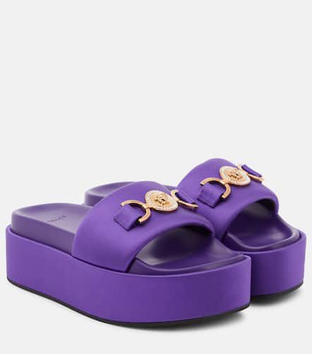 Medusa Biggie satin platform slides - Versace - Modalova