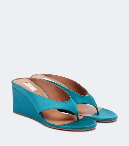 Alaïa Sandalias con cuña Cube de satén - Alaia - Modalova