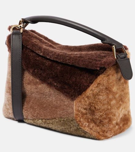 Puzzle Edge Small shearling shoulder bag - Loewe - Modalova