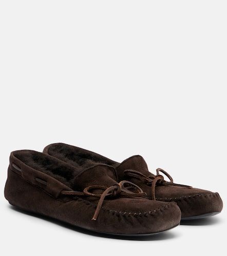 Scarpe da barca Luca in suede con shearling - The Row - Modalova