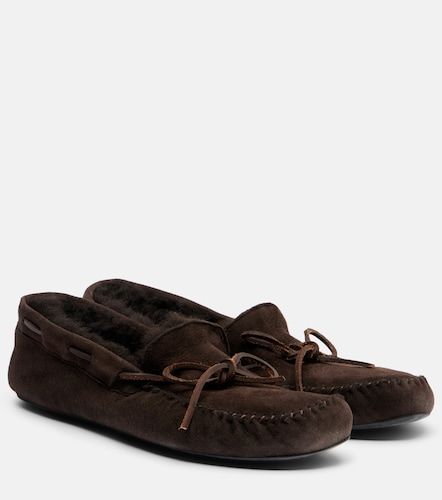 Scarpe da barca Luca in suede con shearling - The Row - Modalova