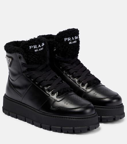 Shearling-trimmed leather ankle boots - Prada - Modalova