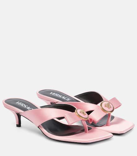 Versace Medusa satin thong sandals - Versace - Modalova