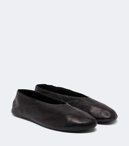 Stella shearling-trimmed leather ballet flats - The Row - Modalova