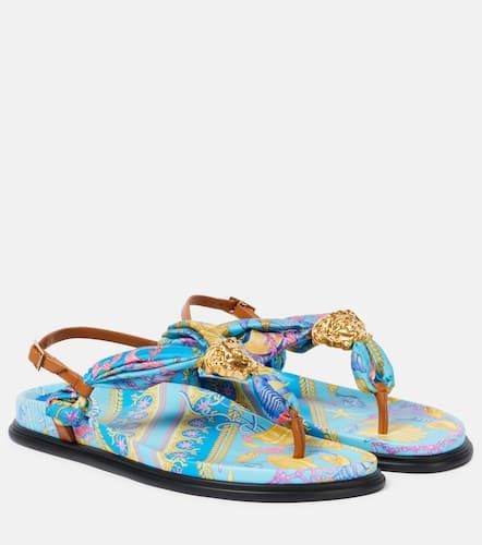 La Medusa printed thong sandals - Versace - Modalova