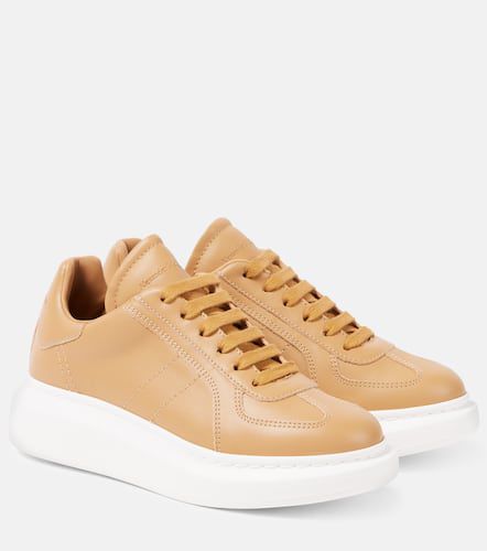 Oversized suede sneakers - Alexander McQueen - Modalova