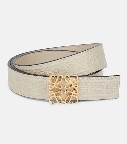 Repeat Anagram embossed leather belt - Loewe - Modalova