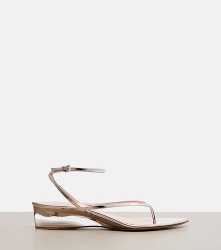 Invisible leather wedge thong sandals - Alaia - Modalova