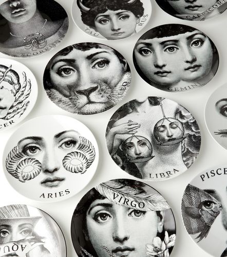 Piatto da parete Tema E Variazioni N.354 Libra - Fornasetti - Modalova