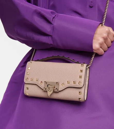 Rockstud Mini leather wallet on chain - Valentino Garavani - Modalova