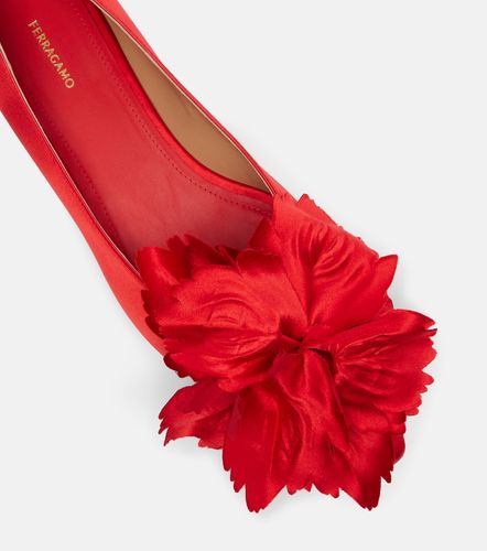 Ferragamo Ballerinas Gemy aus Satin - Ferragamo - Modalova
